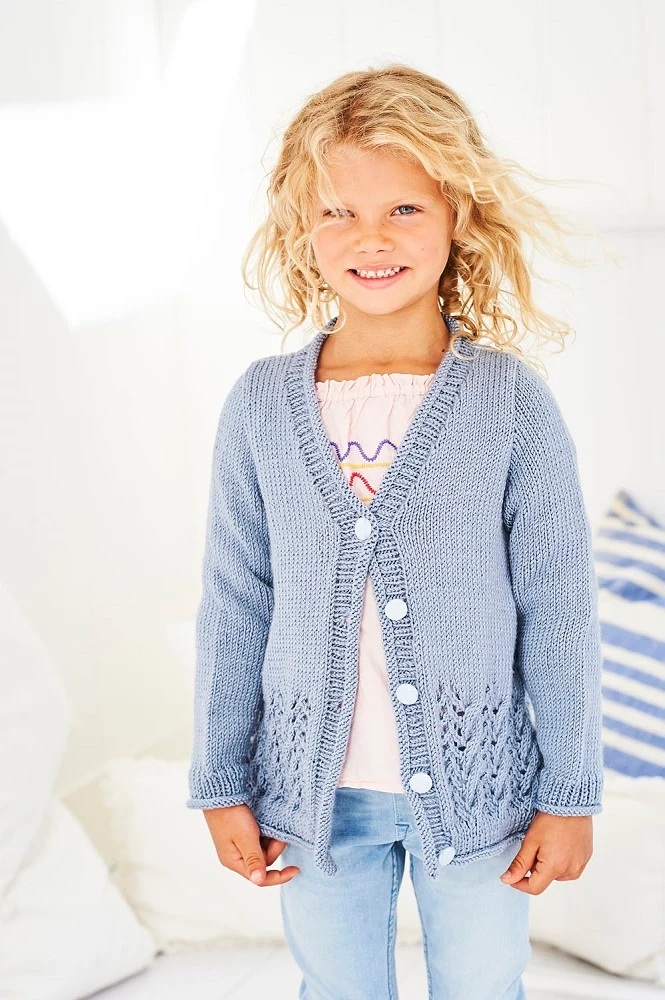 Strickanleitung Stylecraft Bambino DK Nr. 9606: Mädchenpullover und Jacke