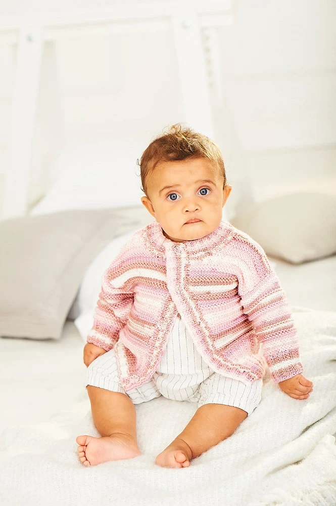 Strickanleitung Stylecraft Bambino Prints DK Nr. 9846 Baby-Jacke und -Pullover