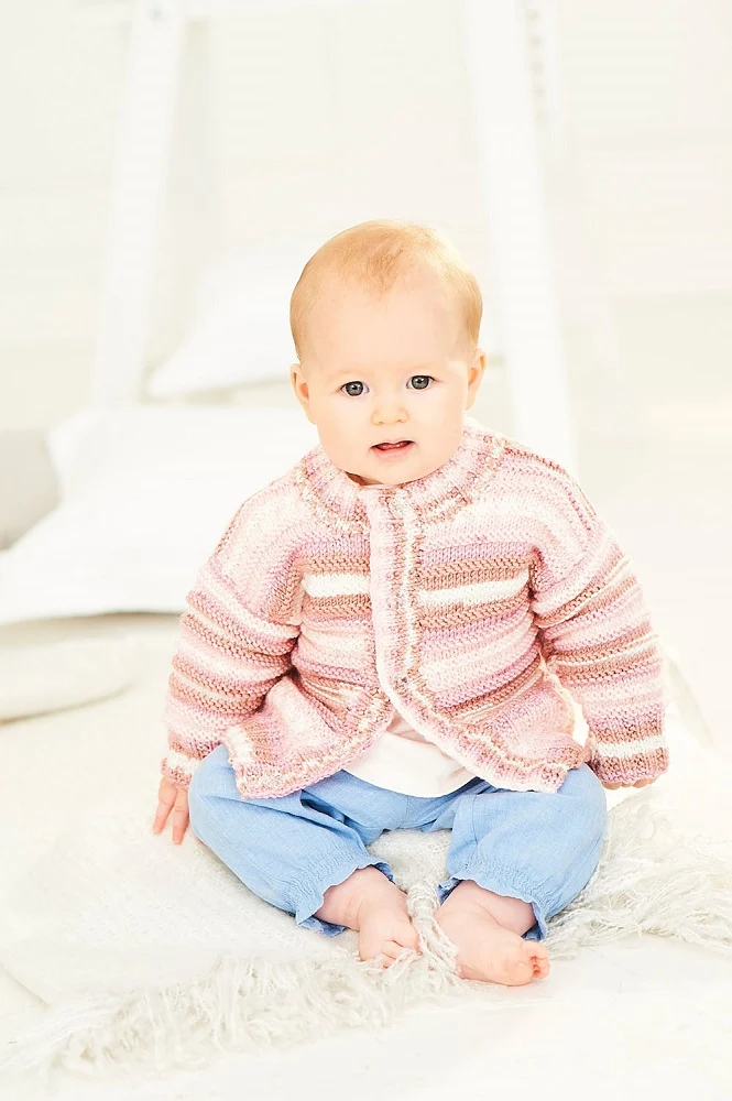 Strickanleitung Stylecraft Bambino Prints DK Nr. 9846 Baby-Jacke und -Pullover