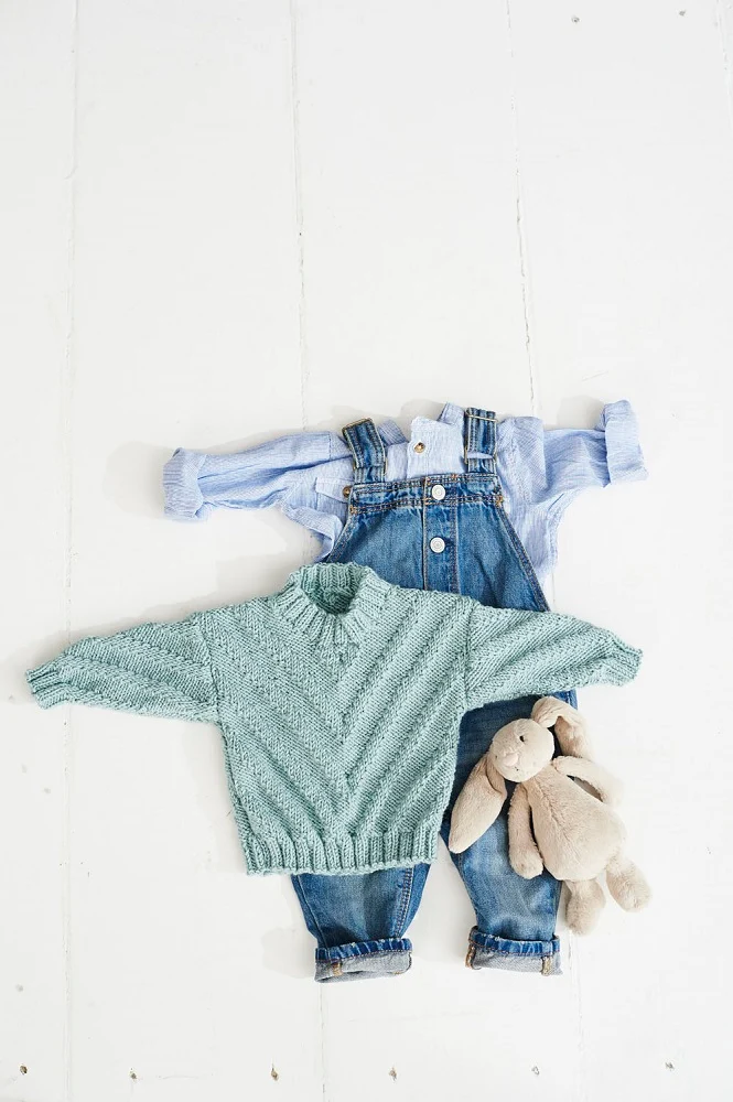 Strickanleitung Stylecraft Bambino DK Nr. 9500: Babyjäckchen und -Pullover