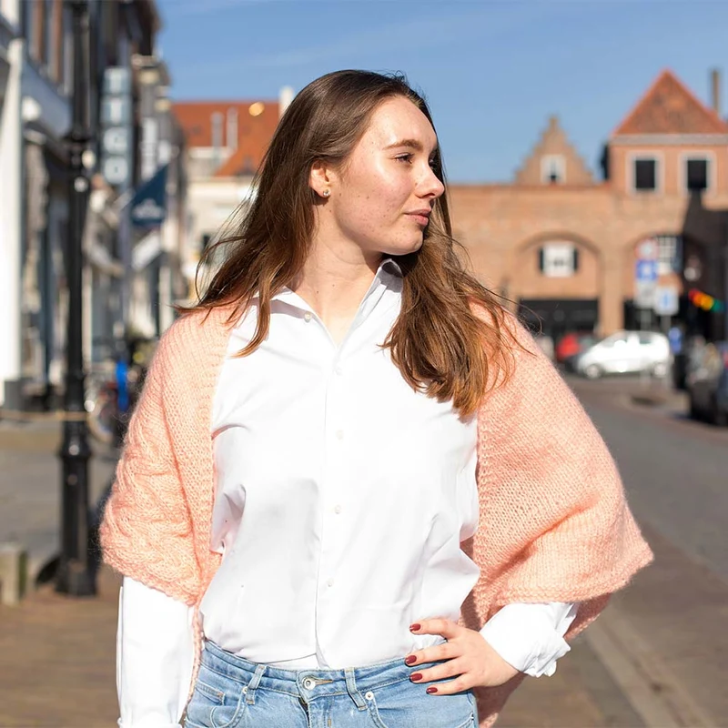 Asymmetrischer Kabelschal „Elegant“ – Strickpaket