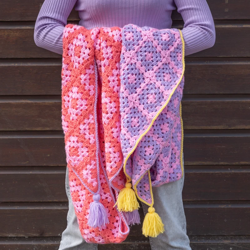 Häkelanleitung „Yarn and Colors Granny’s Lookbook“ (digital)