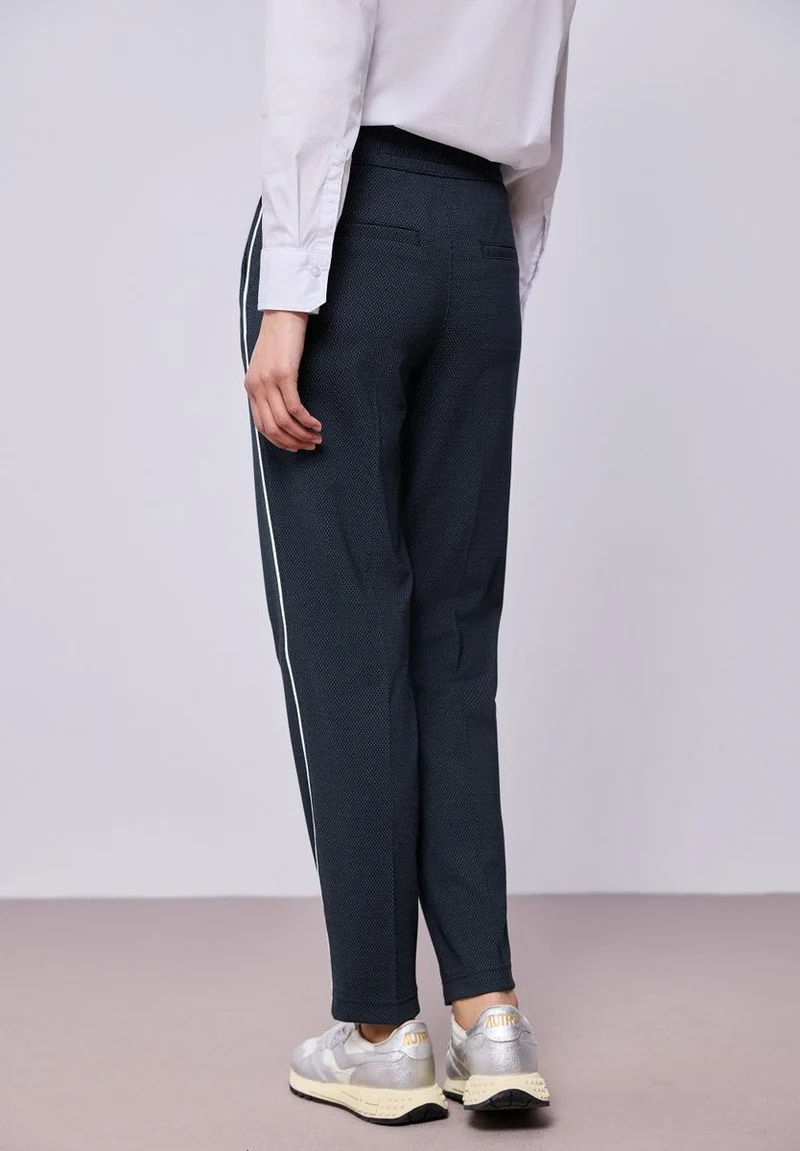 Slim Leg Hose