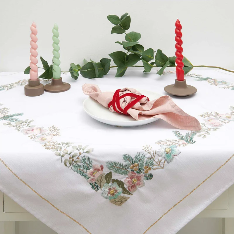 Rico Weihnachtsrosen Tischdecke Stickpaket