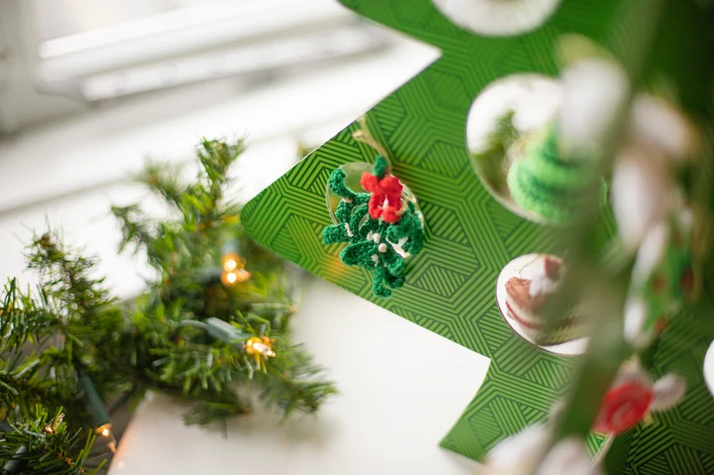 Das traditionelle Weihnachtsbaum-AdventCAL-Häkelpaket