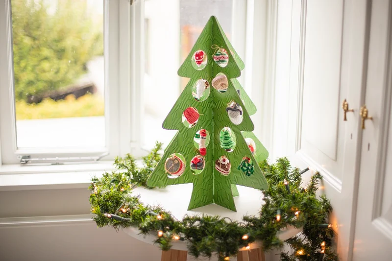Das traditionelle Weihnachtsbaum-AdventCAL-Häkelpaket
