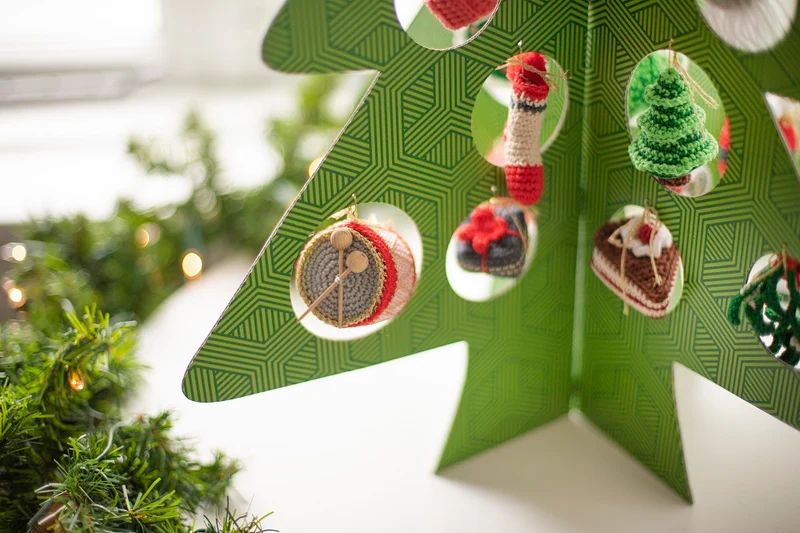 Das traditionelle Weihnachtsbaum-AdventCAL-Häkelpaket