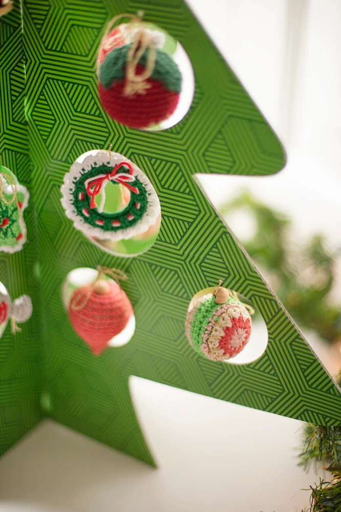 Das traditionelle Weihnachtsbaum-AdventCAL-Häkelpaket