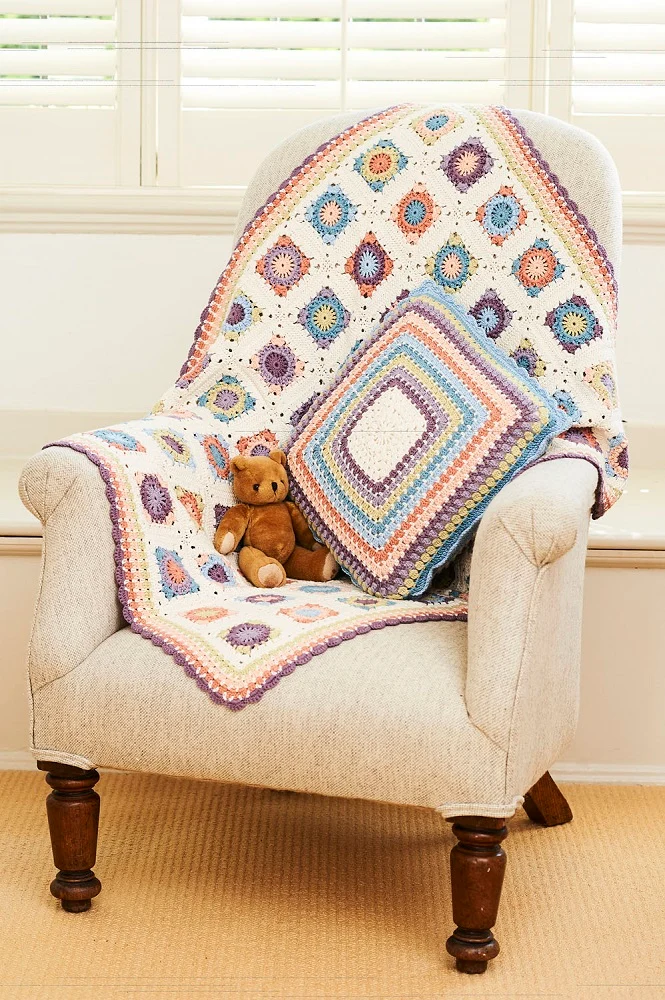 Häkelanleitung Stylecraft Naturals – Bamboo + Cotton DK Nr. 9804 Decke & Kissen (digital)