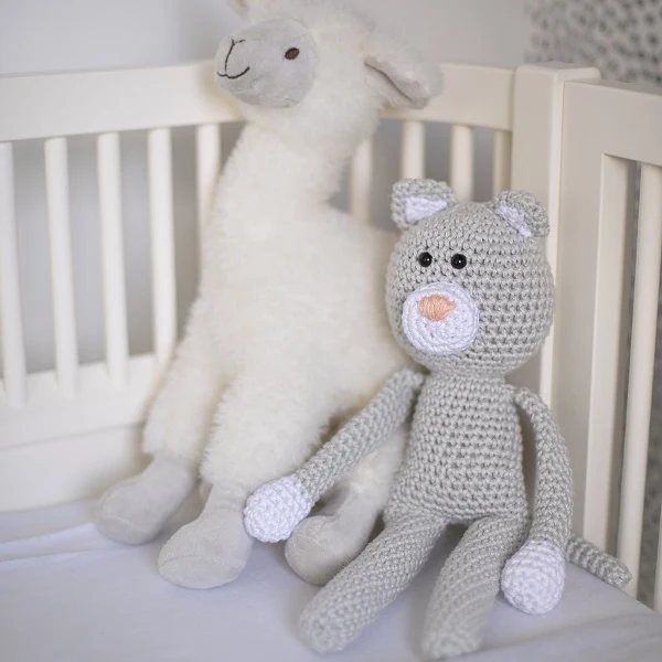 Wollplatz Kuscheltier „Katze“ XL – Häkelpaket