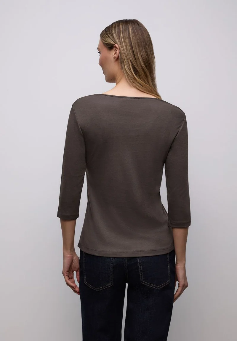 Shirt mit Herzausschnitt