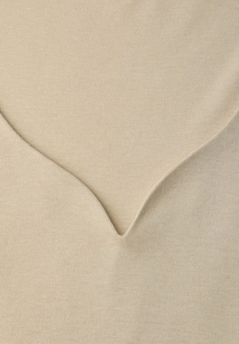 Shirt mit Herzausschnitt