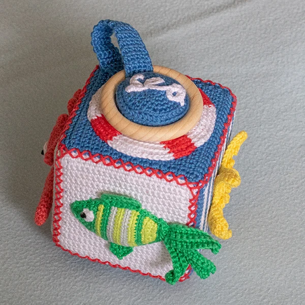 Häkelanleitung für den Aktivitätswürfel „Crabbie“ (digital)