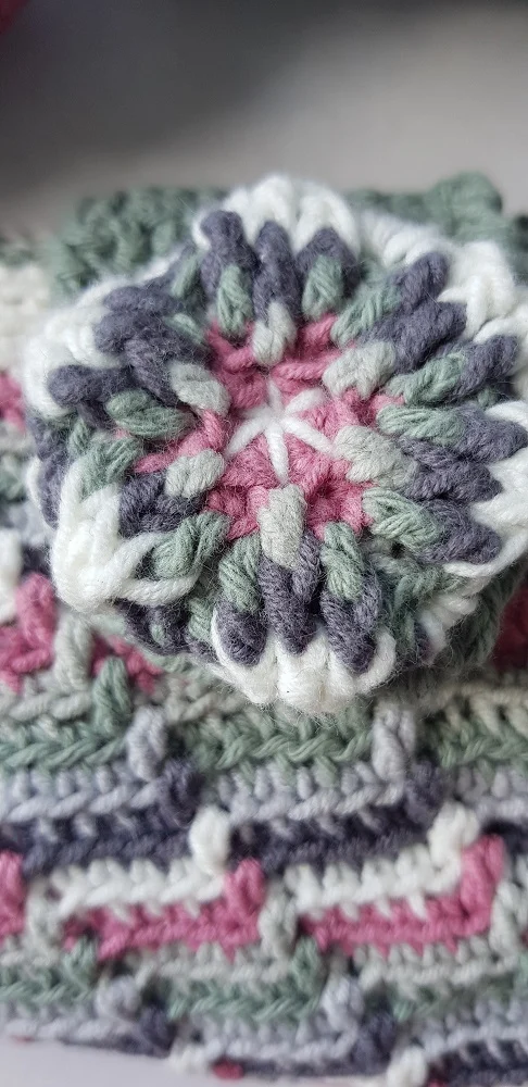 Häkelanleitung für das Häkelnadeltaschchen „Lovely Stripes“