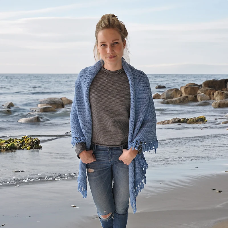 Häkelpaket für ein Umschlagtuch im Granitmuster aus Drops Merino Extra Fine