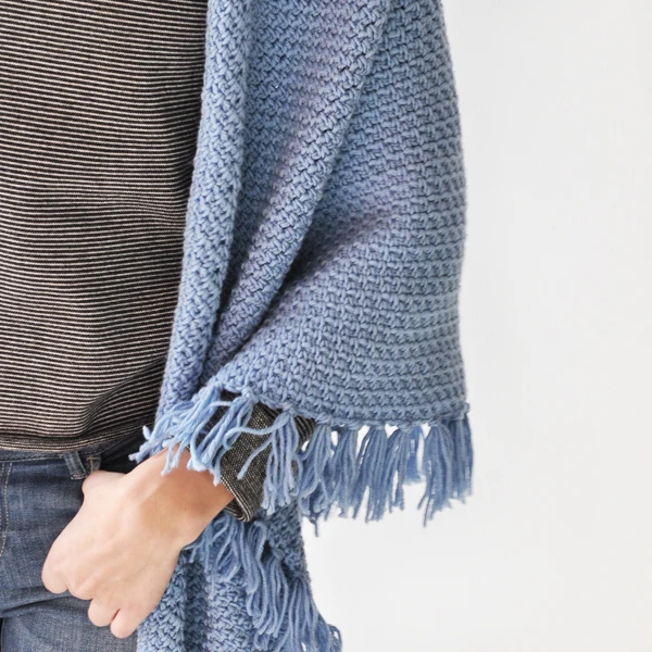 Häkelpaket für ein Umschlagtuch im Granitmuster aus Drops Merino Extra Fine