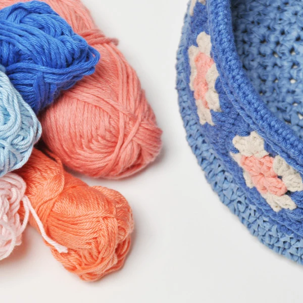 Häkelanleitung für einen Korb aus Granny Squares