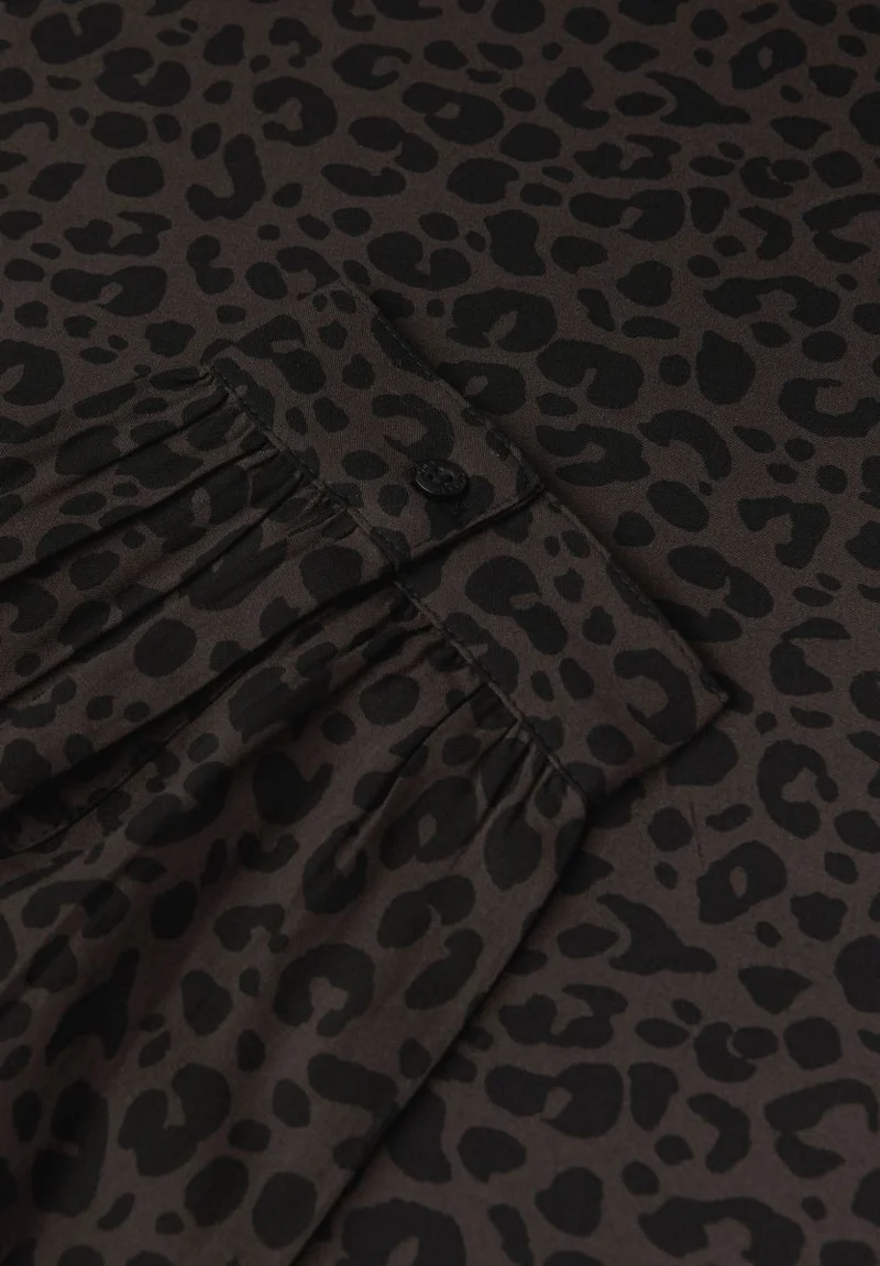 Split Neck Leo Bluse