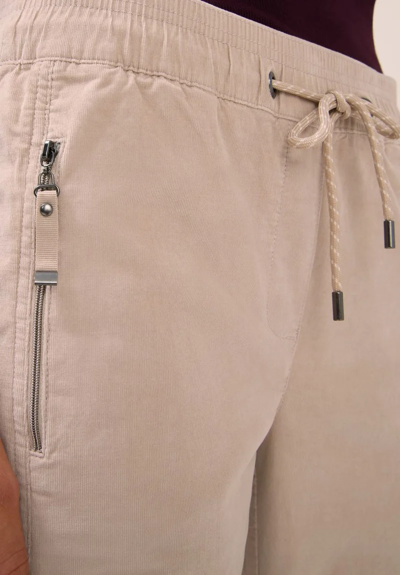Cordhose im Casual Fit
