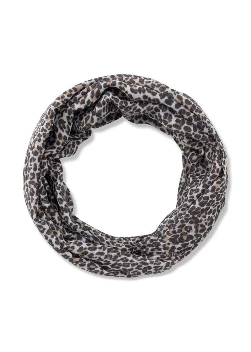 Loop-Schal aus recyceltem Polyester im Leomuster