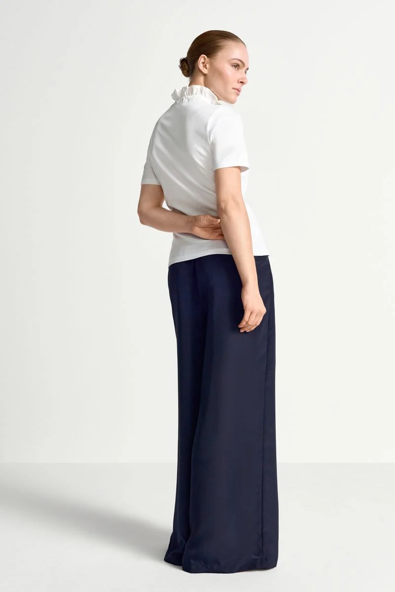O Frill Collar