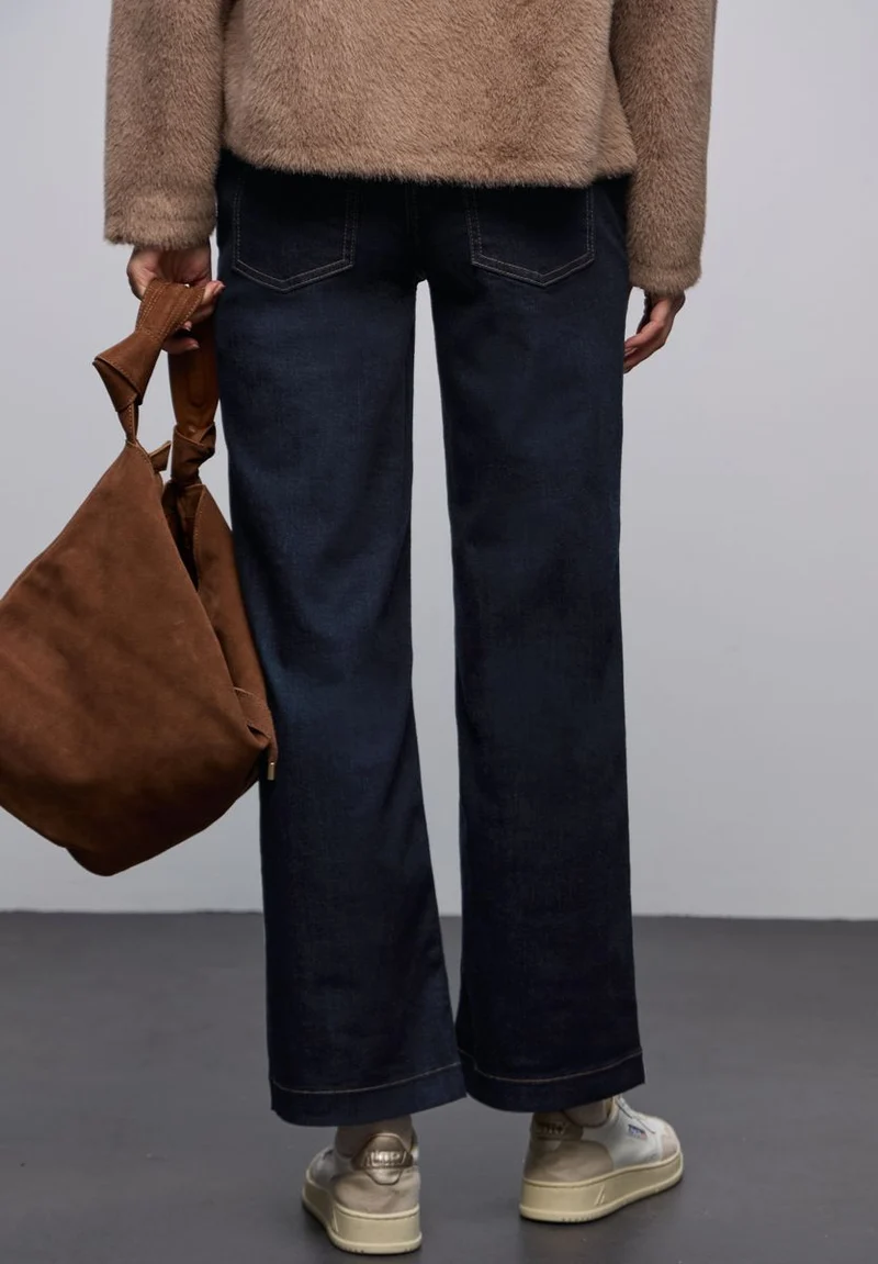 Rinsed Wide Leg Jeans