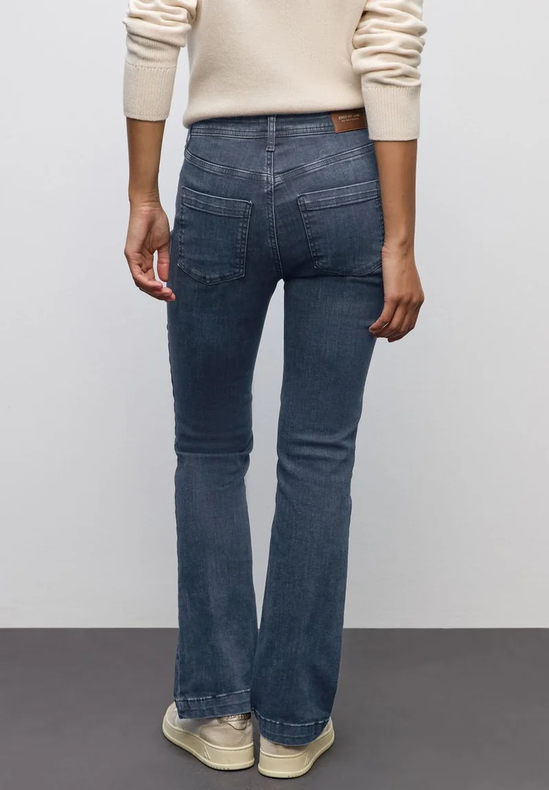 Bootcut Jeans