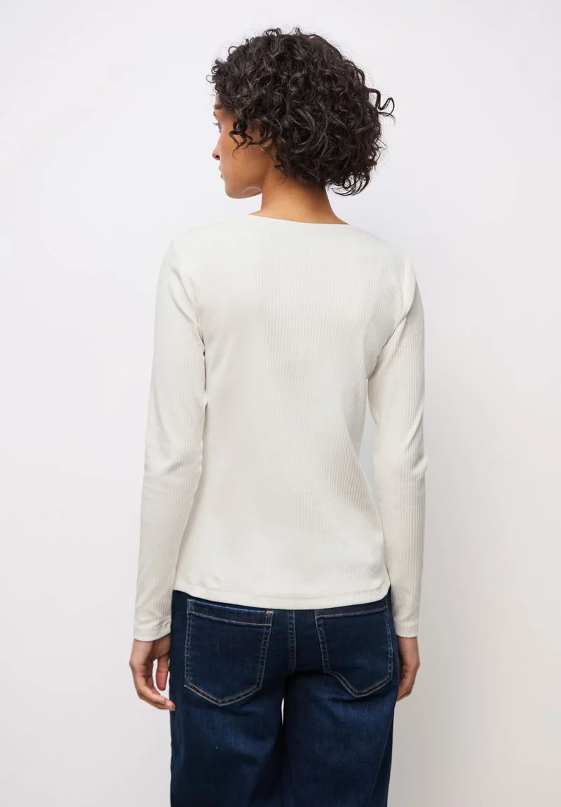 Shirt mit Herzausschnitt