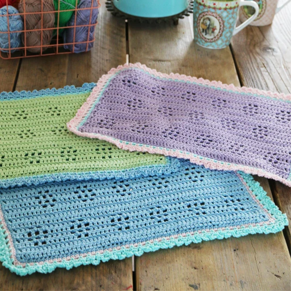 Häkelanleitung für „Coton 4“-Frühlings-Tischsets