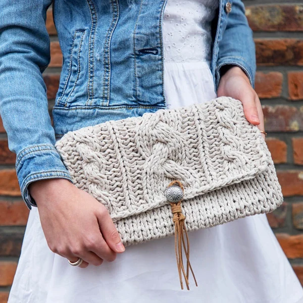 Strickanleitung „RibbonXL Kabel Clutch Chibuya“ (digital)