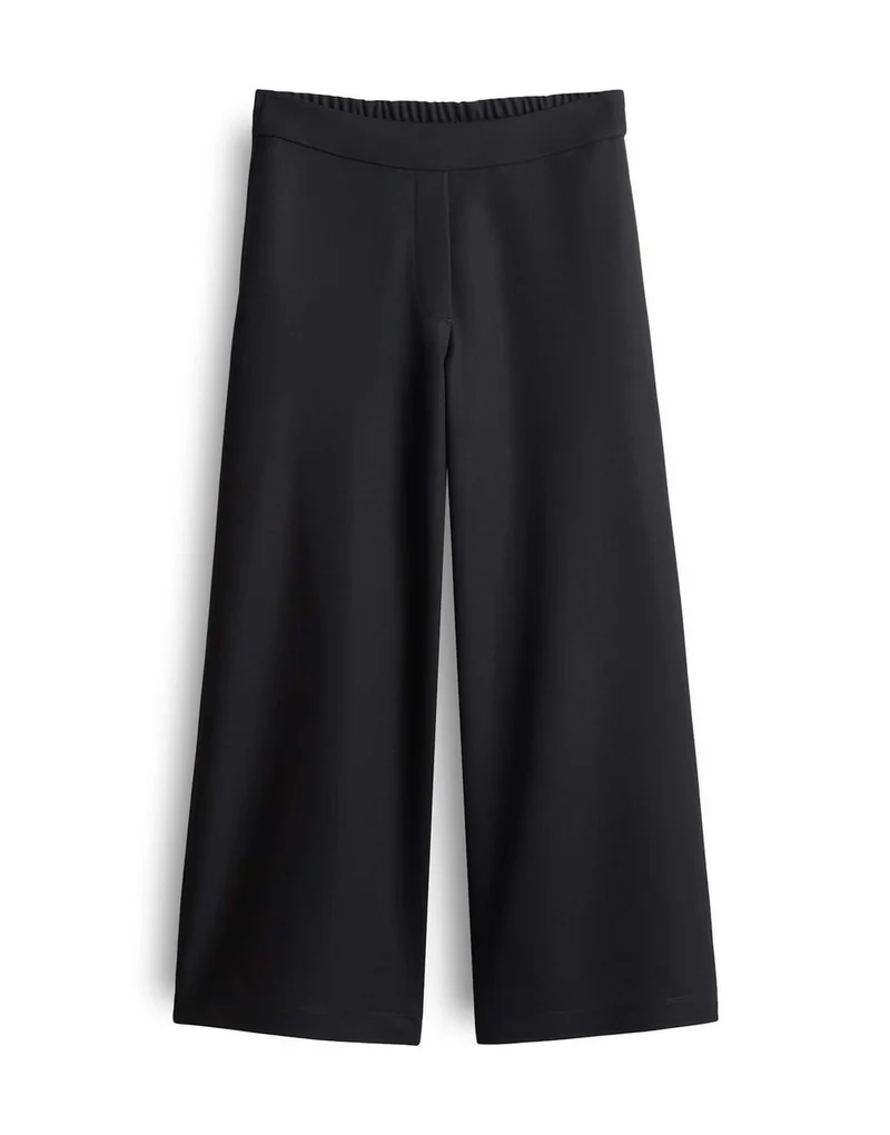Cenya cropped wide