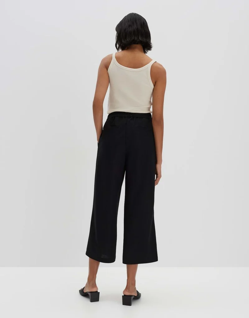 Cenya cropped wide