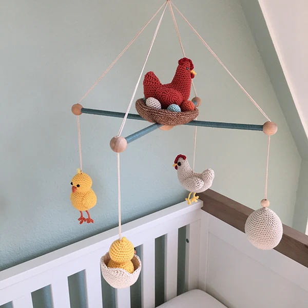 Häkelanleitung für ein Baby-Mobile „Huhn und Ei“