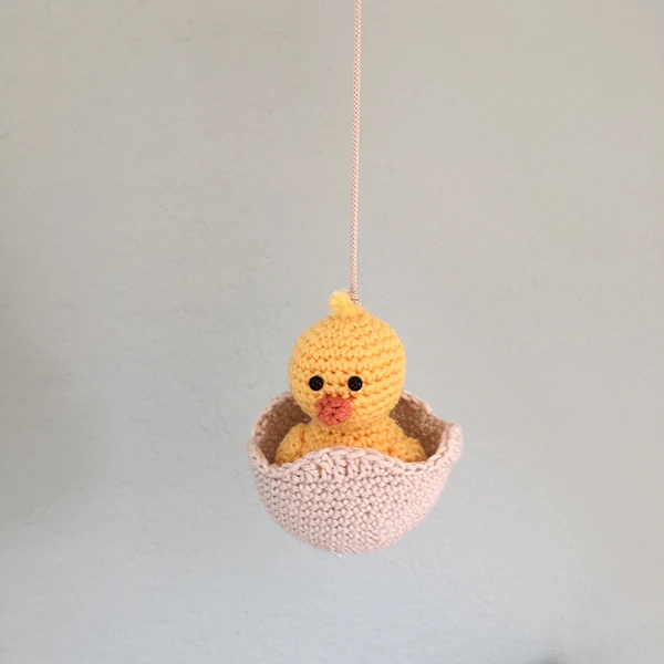 Häkelanleitung für ein Baby-Mobile „Huhn und Ei“