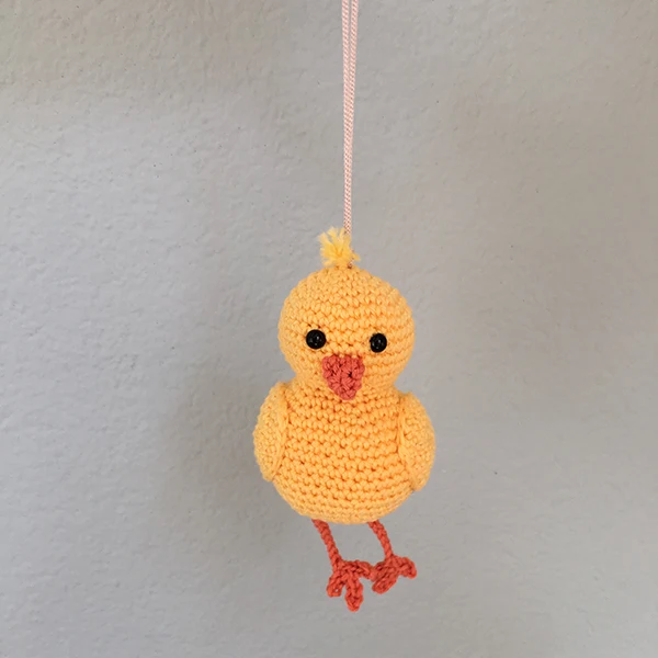 Häkelanleitung für ein Baby-Mobile „Huhn und Ei“