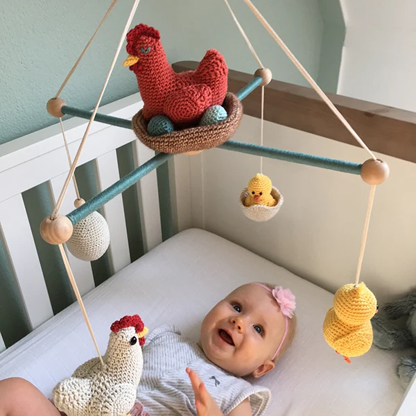 Häkelanleitung für ein Baby-Mobile „Huhn und Ei“