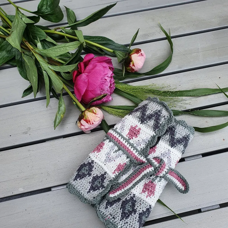 Häkelanleitung: Häkelnadeltasche „Pfingstrose“
