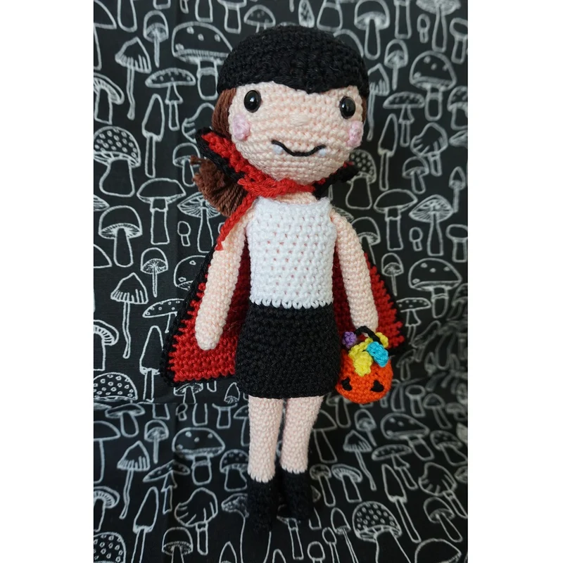 Häkelanleitung „Trick or Treat“-Vampir-Mädchen
