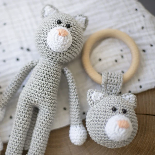 Wollplatz Rammelring mit freilaufender Katze