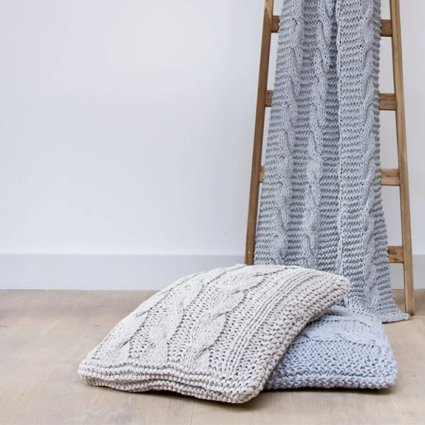 Strickanleitung „RibbonXL“ Zopfmuster-Decke (digital)