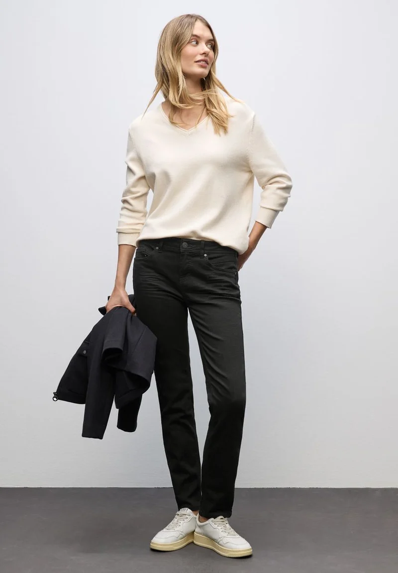 Casual Fit Jeans