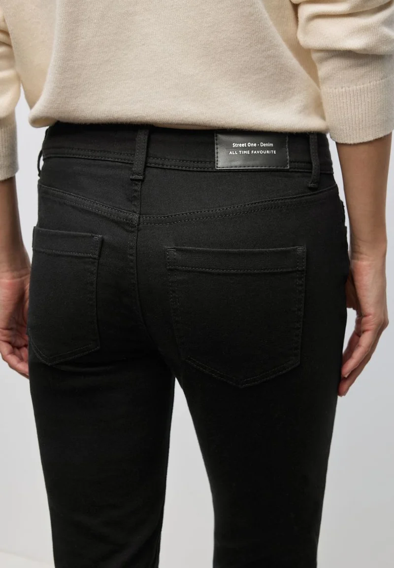 Casual Fit Jeans