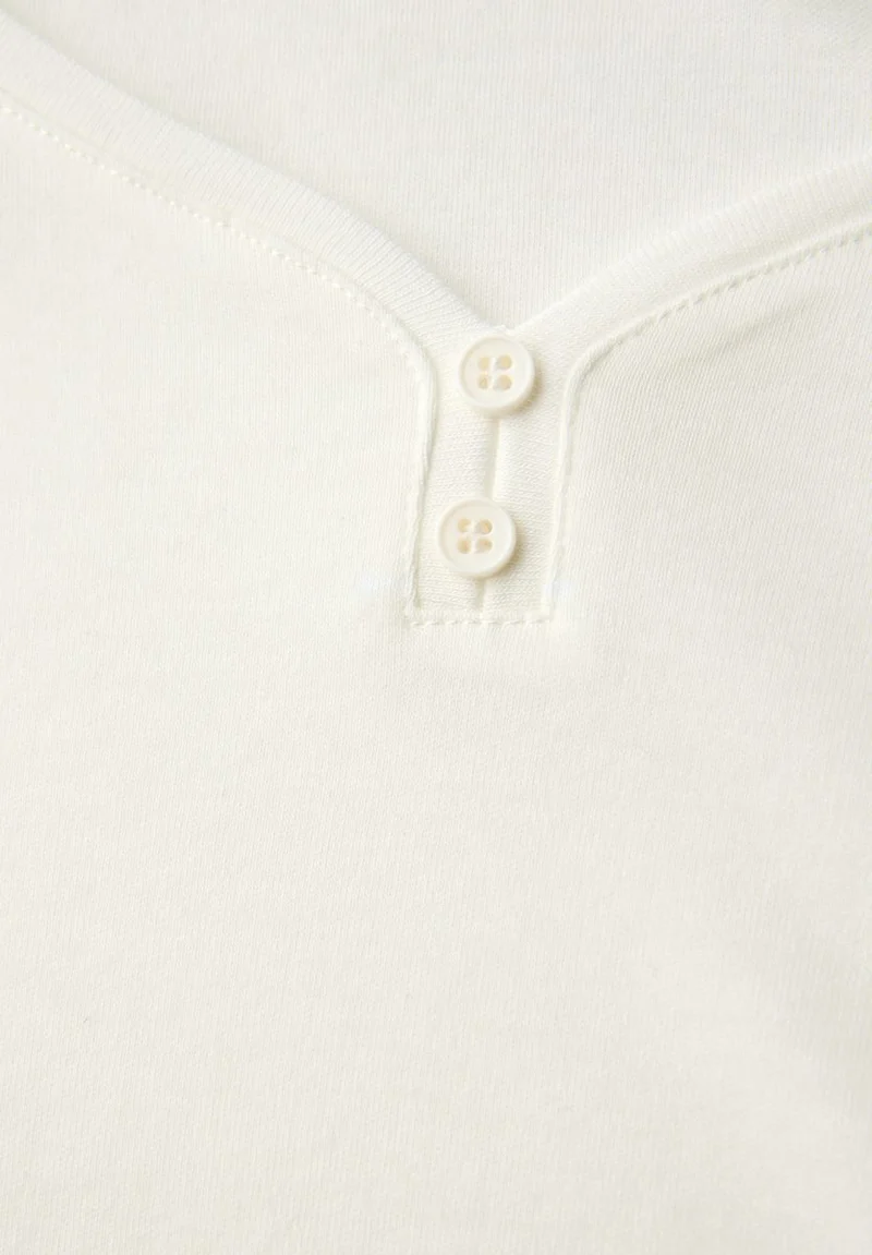 Basic Shirt mit Knopfdetail
