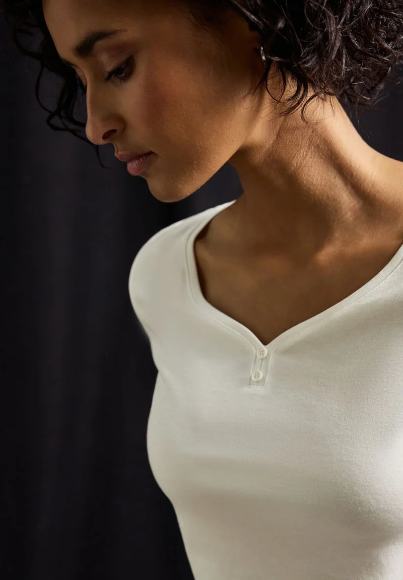 Basic Shirt mit Knopfdetail