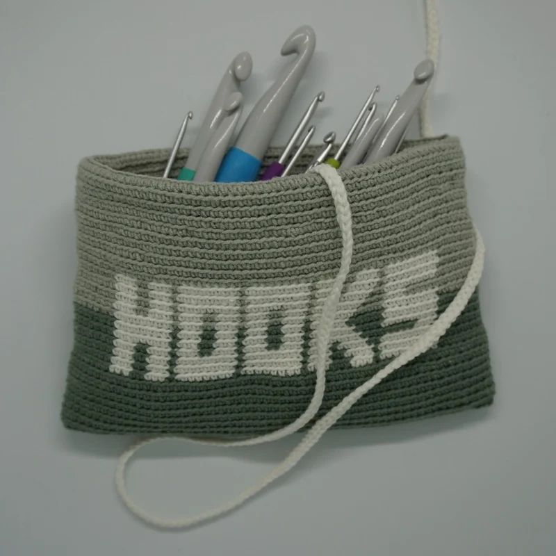 Häkelanleitung für ein Häkelnadeletui „Hooks“