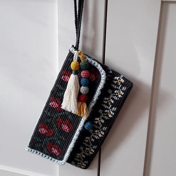 Häkelanleitung „Happy Holidays Clutch“