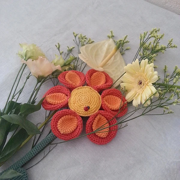 Häkelanleitung „Blume Lilly“