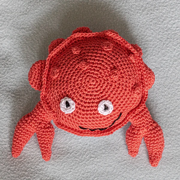 Häkelanleitung für das Kuscheltier „Crabbie“