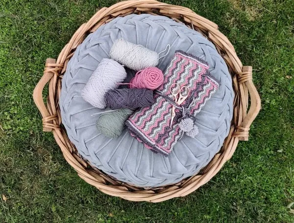 Häkelanleitung für das Häkelnadeltäschchen „Weavy Waves“