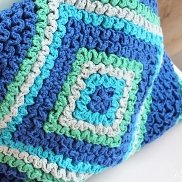 Häkelanleitung für ein Kissen im Wiggly-Stich